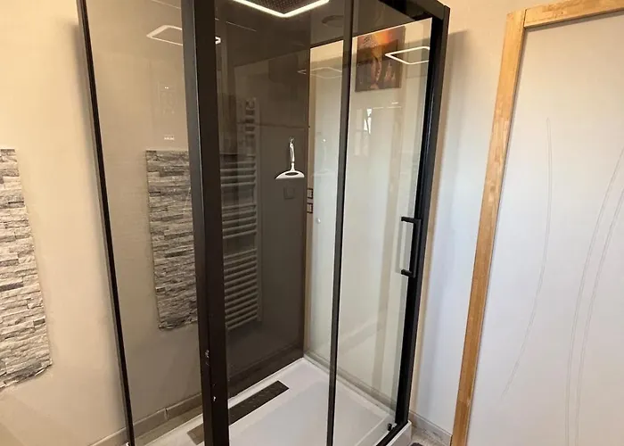 Villa De Baluffe - 3 Bedrooms, Pool, Parking *