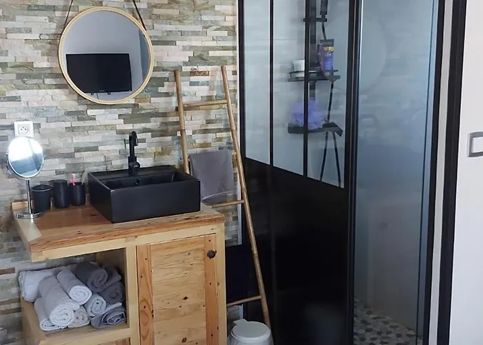 Villa De Baluffe - 3 Bedrooms, Pool, Parking